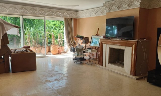 Bright apartment for sale in Aïn Diab - 189 m²