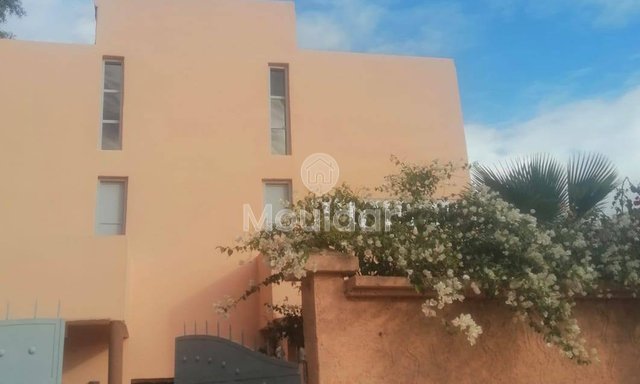 منزل للإيجار في مراكش: 3 غرف مع حديقة ومرآب