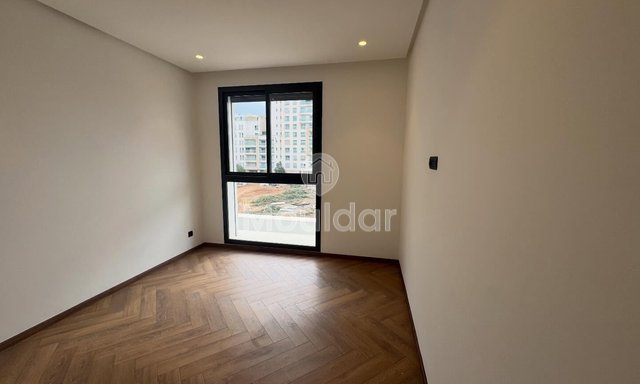 شقة للإيجار في الدار البيضاء: أمن، شرفة وراحة