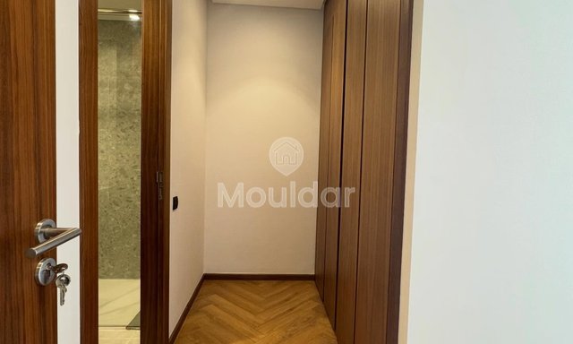 شقة للإيجار في الدار البيضاء: أمن، شرفة وراحة - 4