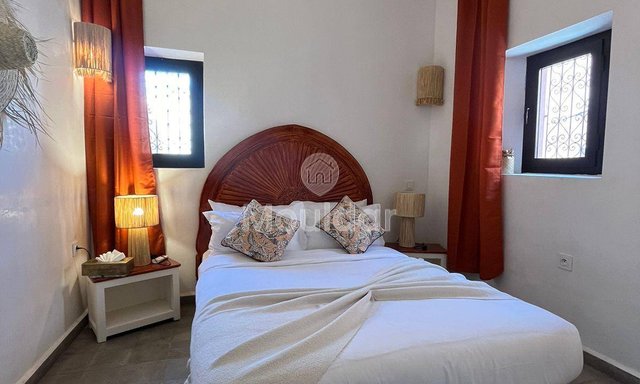 Riad for Sale: 6 Bedrooms with Terrace in Marrakech - 9