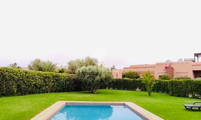 Villa de Luxo à Venda em Marrakech com Piscina e Jardim - 11