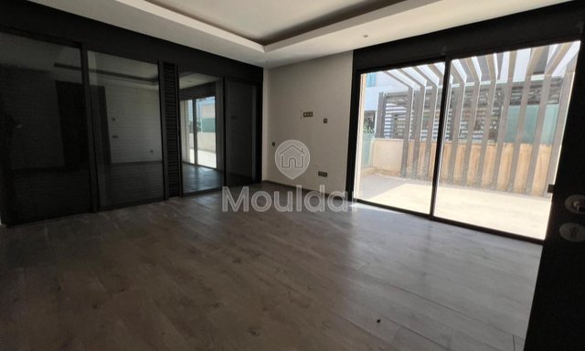 فيلا فاخرة في عين دياب: 4 غرف مع بركة سباحة