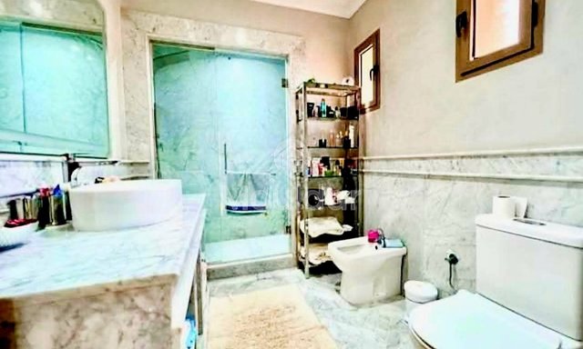 Elegant Villa in Marrakech: 4 Bedrooms, Pool and Garden - 17