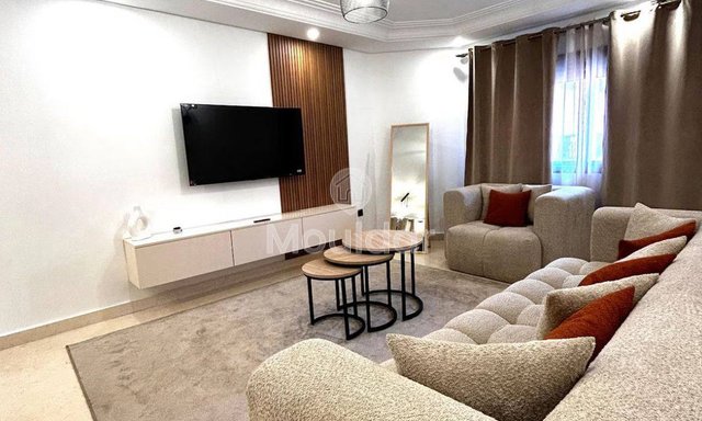 شقة واسعة للإيجار في مراكش - سملالية، مع شرفة