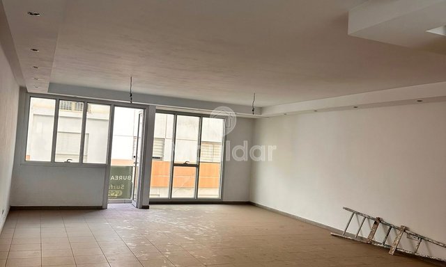 مكتب للبيع في الدار البيضاء: حديث مع شرفة ومرآب