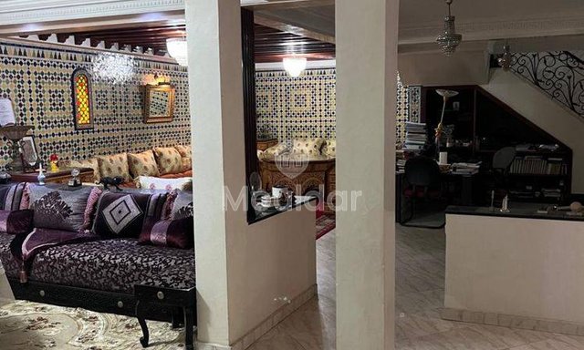 فيلا فسيحة للبيع في الدار البيضاء: 5 غرف وصالة - 2