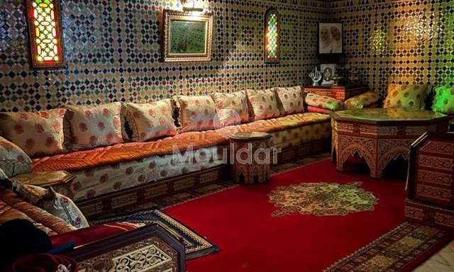 فيلا فسيحة للبيع في الدار البيضاء: 5 غرف وصالة