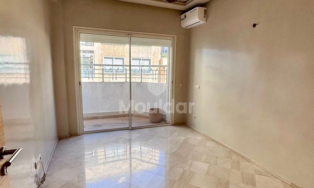 شقة للإيجار في الدار البيضاء: غرفتان مع شرفة - 4