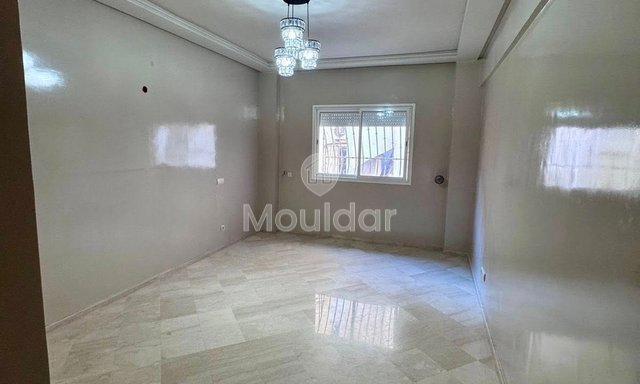 شقة للإيجار في الدار البيضاء: غرفتان مع شرفة