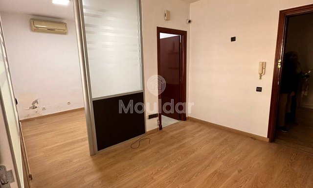 مكتب للإيجار: مساحة حديثة في الدار البيضاء مع شرفة