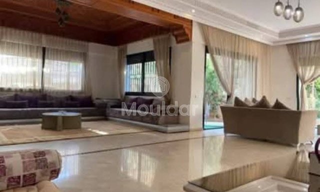 فيلا فاخرة في مراكش: 5 غرف، مسبح وحديقة