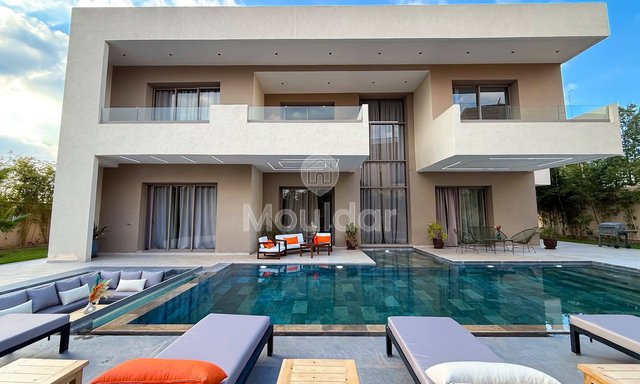 Διαφυγή στο Μαρακές: Πολυτελής Βίλα με Πισίνα και Κήπο