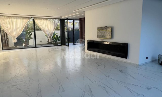 فيلا فاخرة في عين دياب: 3 غرف نوم مع مسبح