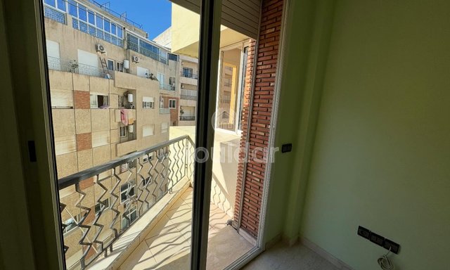 Appartement 3 Chambres à Louer avec Balcon à Casablanca - 4