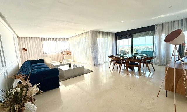 شقة مفروشة للإيجار بإطلالة رائعة في عين دياب