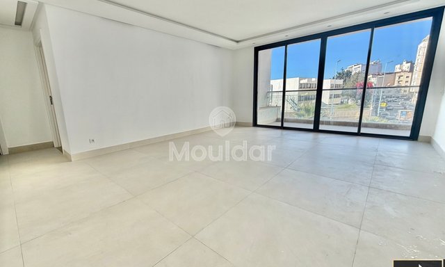 For sale: Spacious apartment in Casablanca with terrace and parking.