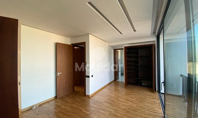 فيلا للإيجار في عين دياب، الدار البيضاء