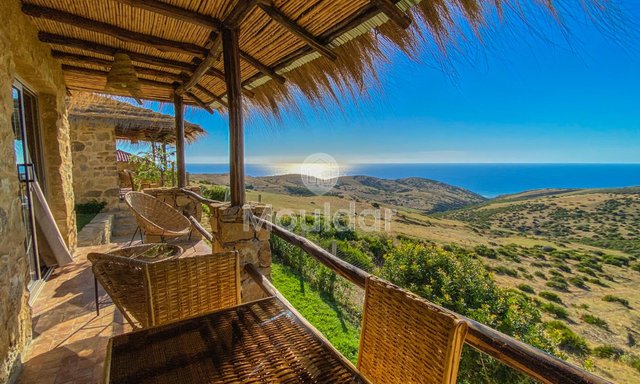 بيت ضيافة مطل على البحر للبيع في أصيلا