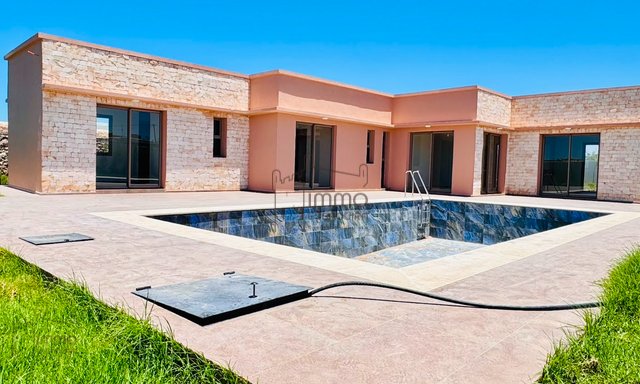 Villa for sale in urban area, 4 bedrooms