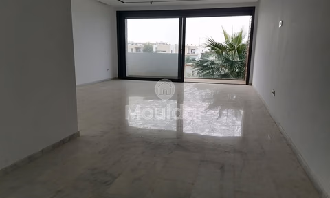 شقة للشراء مع شرفة في الطابق الأرضي