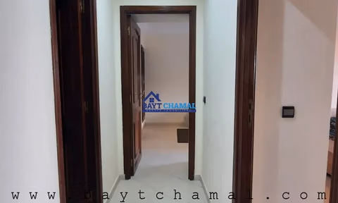 شقة للإيجار: 130م²، 3 غرف في قلب طنجة