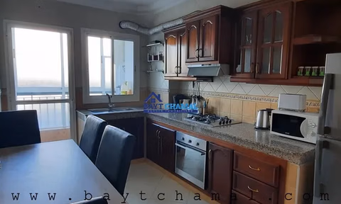 شقة للإيجار: 130م²، 3 غرف في قلب طنجة