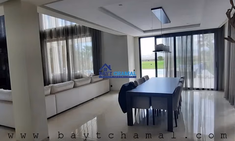 Vila de Luxo em Marina Smir: 5 quartos, espaço deslumbrante