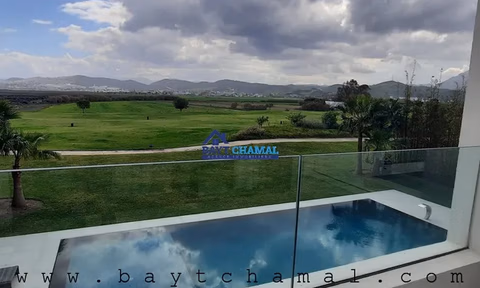 Villa de Lujo en Marina Smir: ¡5 Habitaciones en Venta!