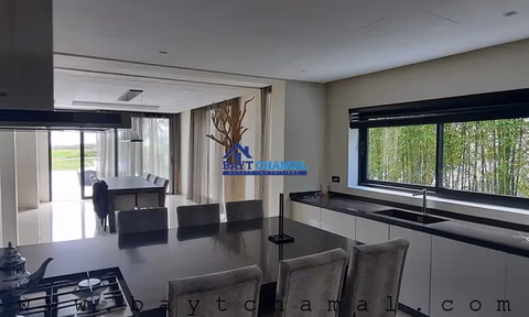 Vila de Luxo na Marina Smir: 5 quartos à venda!