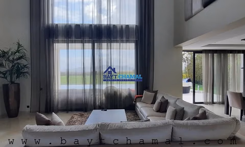 Vila de Luxo na Marina Smir: 5 quartos à venda!