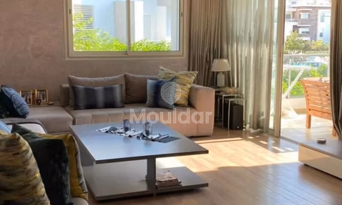 شقة للشراء مع تراس في الطابق الأول