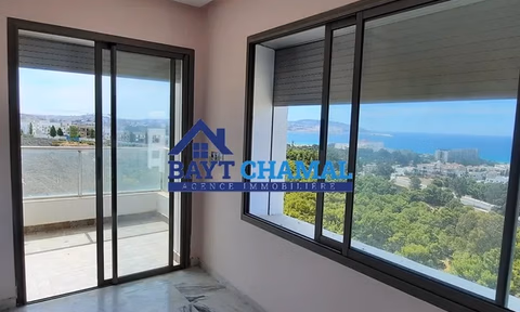 شقة للإيجار في طنجة - مالاباطر: 3 غرف فسيحة