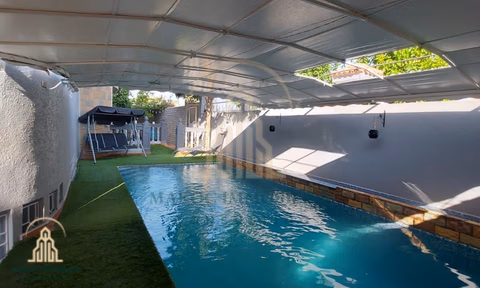 Villa in affitto con piscina e due piani