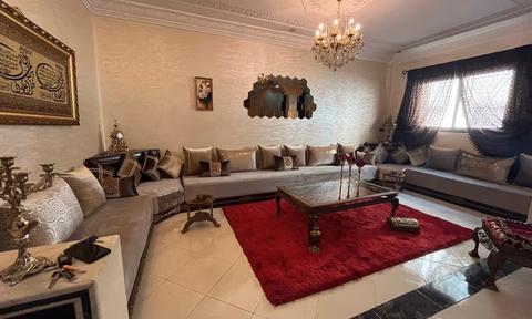 شقة للإيجار مع شرفة في الطابق الأرضي