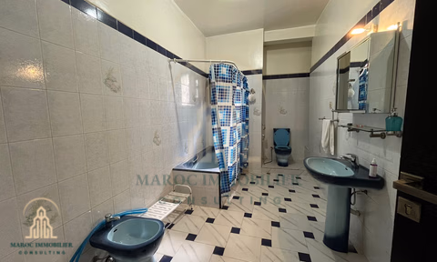 Villa in affitto con piscina e tre piani