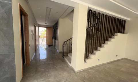 فيلا للبيع مع مسبح