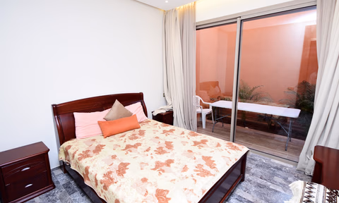 فيلا للبيع مع مسبح