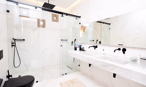 فيلا للبيع مع مسبح