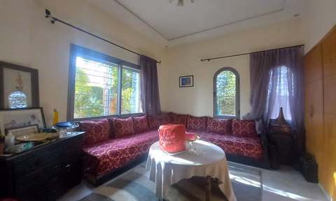 فيلا للبيع مع مسبح