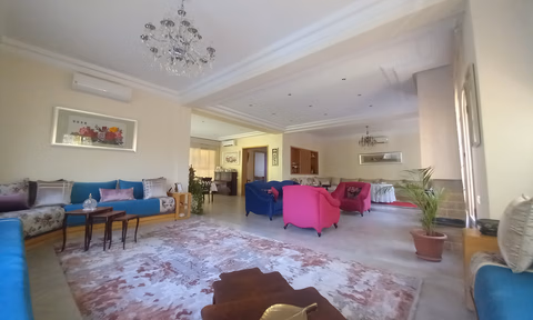 فيلا للبيع مع مسبح