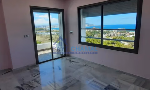 Apartamento de 3 quartos para alugar em Malabata, Tânger - 95 m²