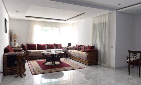 Appartement à louer - 3 chambres, 240m²