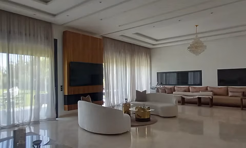 Vila à venda com piscina