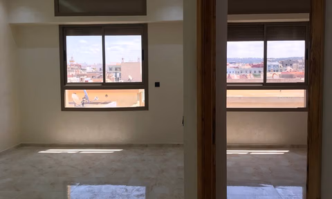 Apartamento de 3 habitaciones con balcón en venta