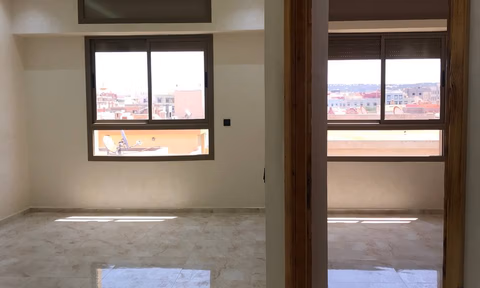 Apartamento de 3 habitaciones con balcón en venta