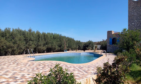 Villa en venta con piscina, 3 habitaciones, 2000m².