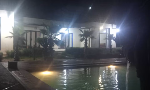 فيلا للبيع مع مسبح، 4 غرف نوم