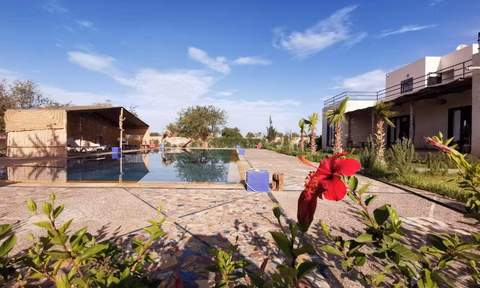 فيلا للبيع مع مسبح، 4 غرف نوم