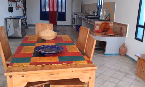 فيلا للبيع مع مسبح، 4 غرف نوم